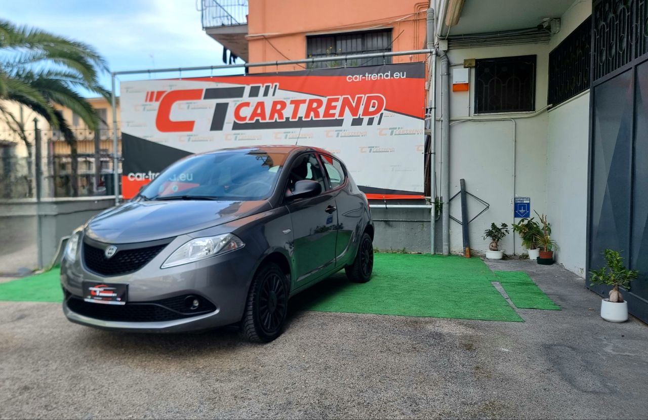 Lancia Ypsilon 1.2 69 CV 5 porte GPL Ecochic Platinum