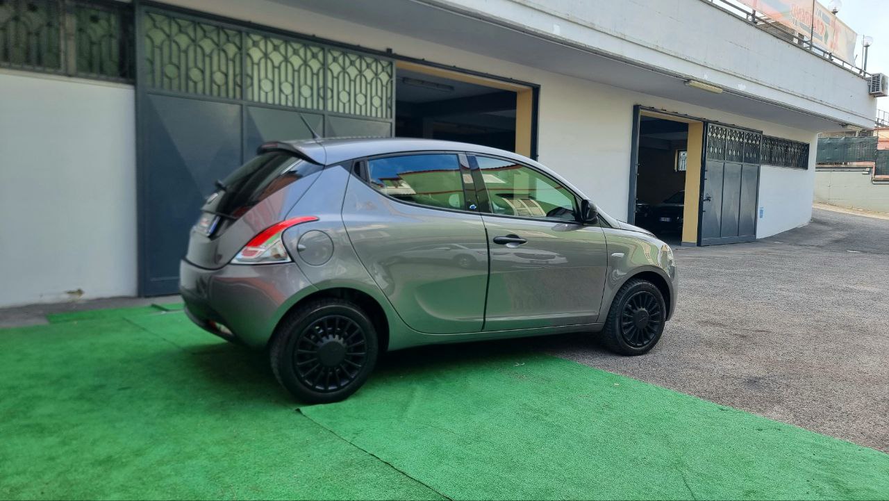 Lancia Ypsilon 1.2 69 CV 5 porte GPL Ecochic Platinum