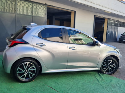 Toyota Yaris 1.5 Hybrid Lounge con Tetto